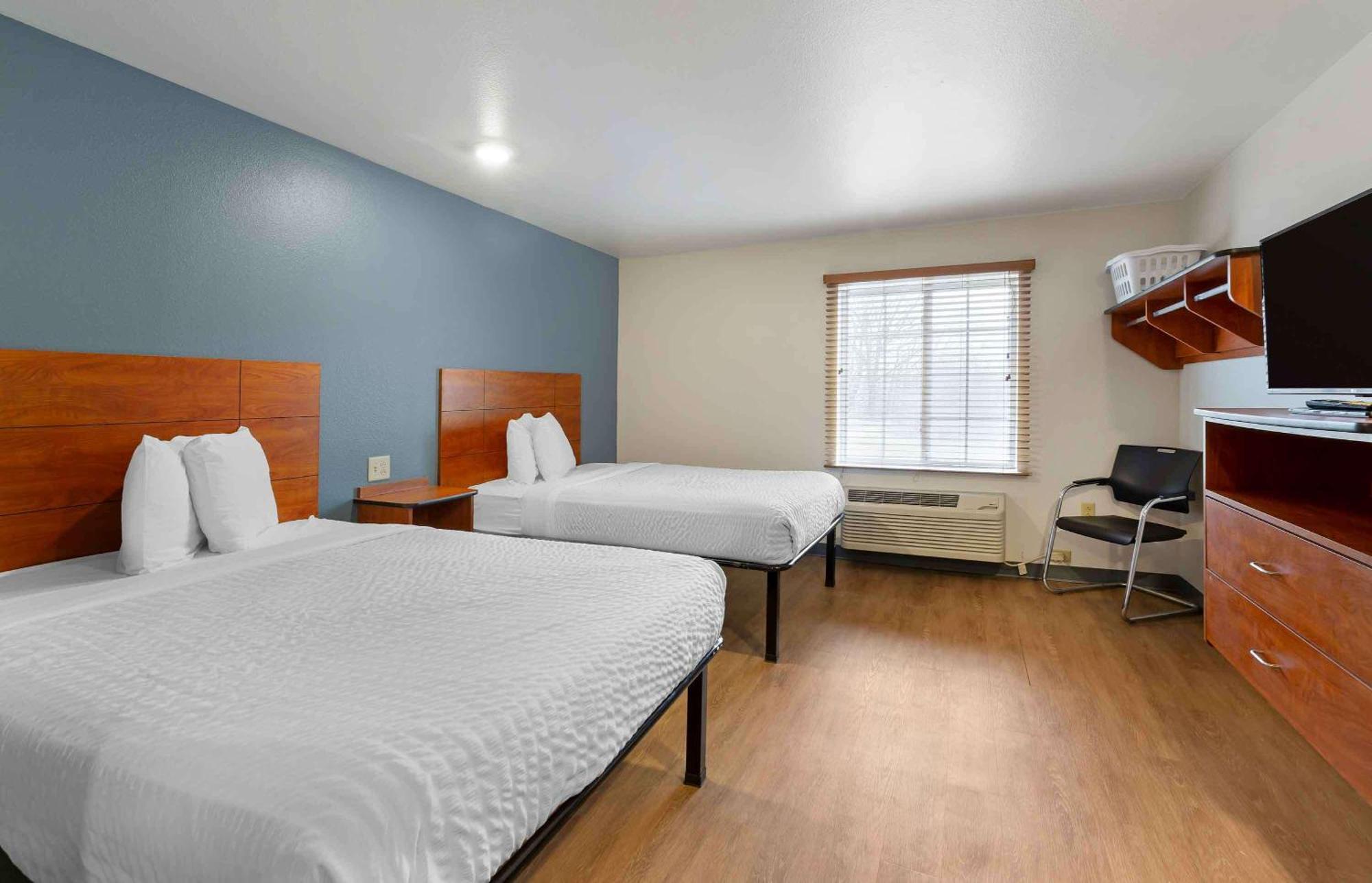 Extended Stay America Select Suites - Cleveland - Airport Bagian luar foto