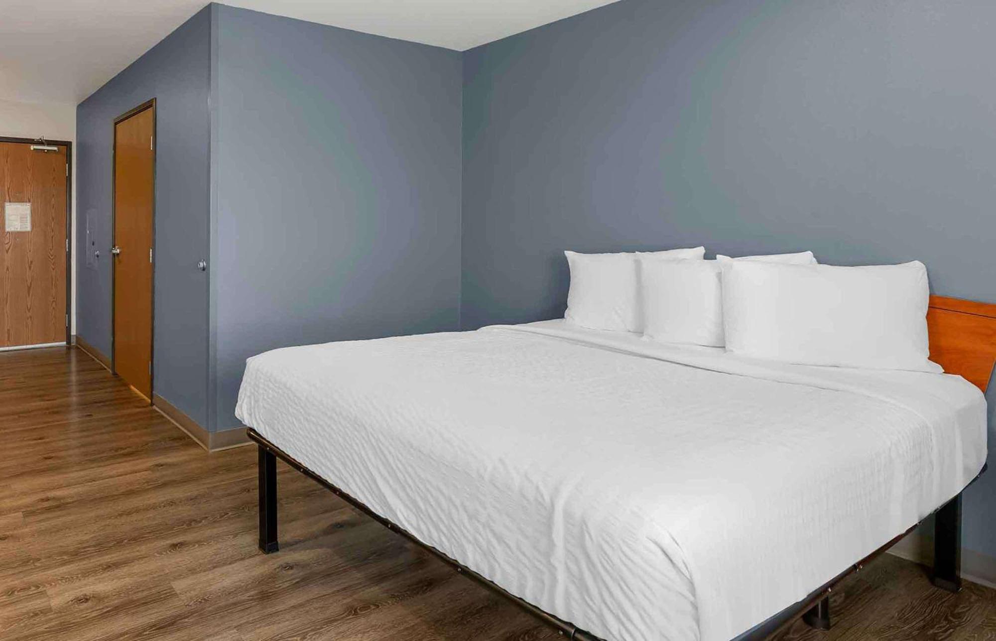Extended Stay America Select Suites - Cleveland - Airport Bagian luar foto