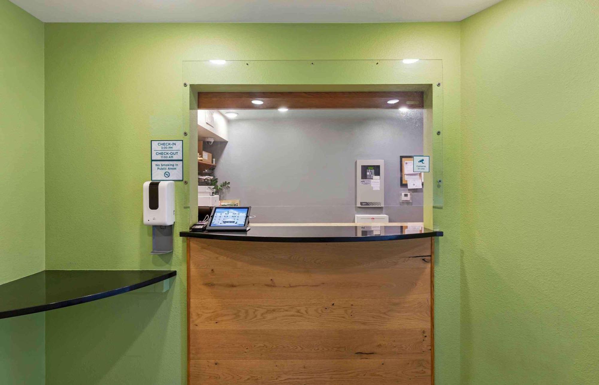 Extended Stay America Select Suites - Cleveland - Airport Bagian luar foto