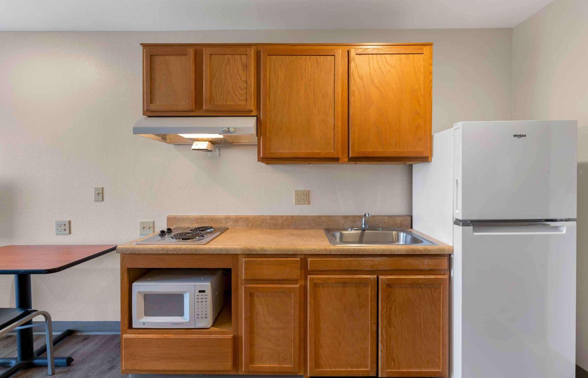 Extended Stay America Select Suites - Cleveland - Airport Bagian luar foto
