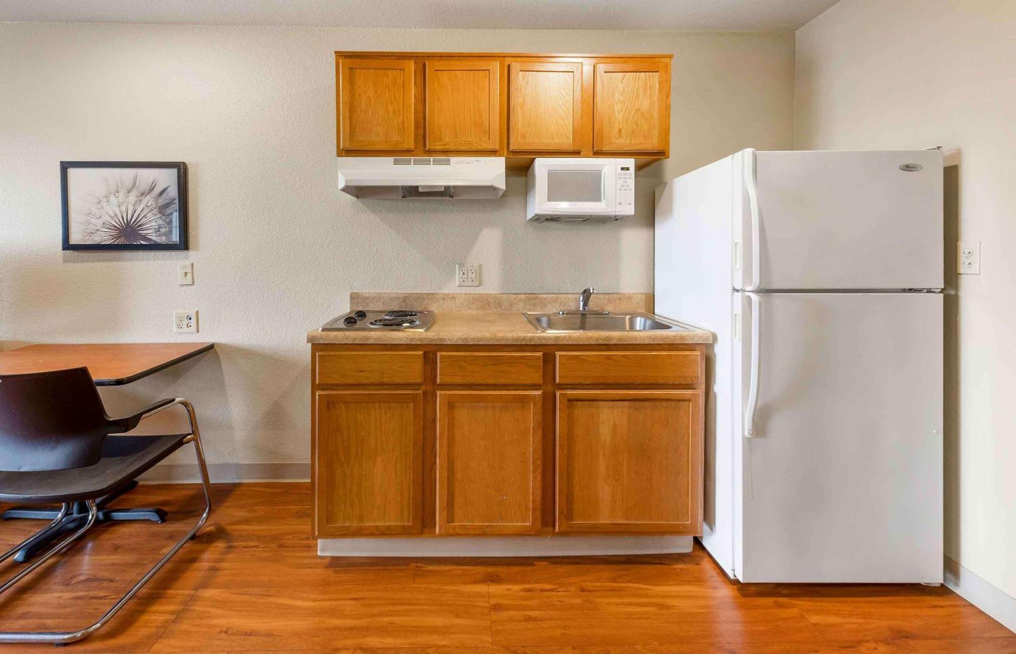Extended Stay America Select Suites - Cleveland - Airport Bagian luar foto