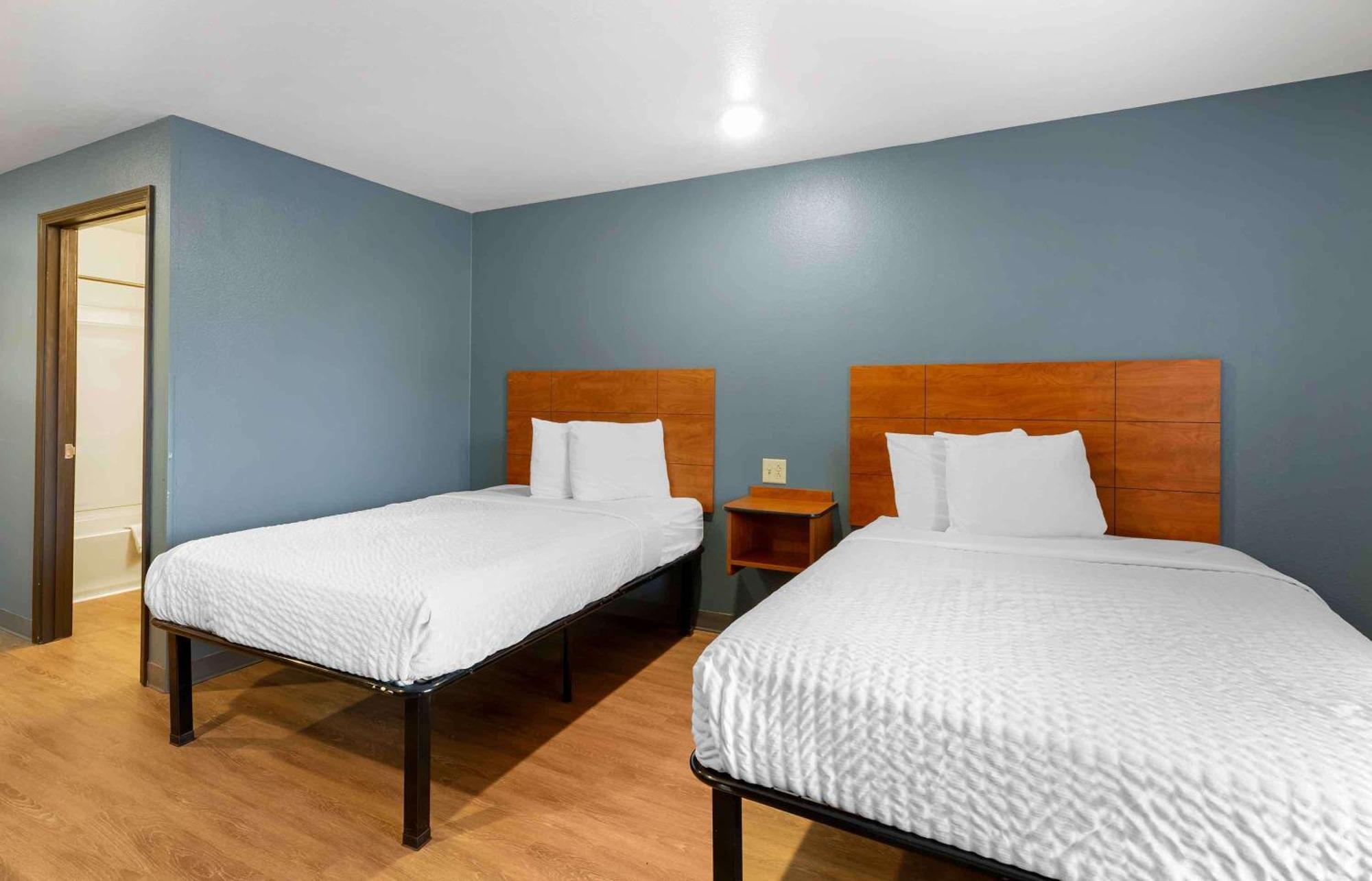 Extended Stay America Select Suites - Cleveland - Airport Bagian luar foto