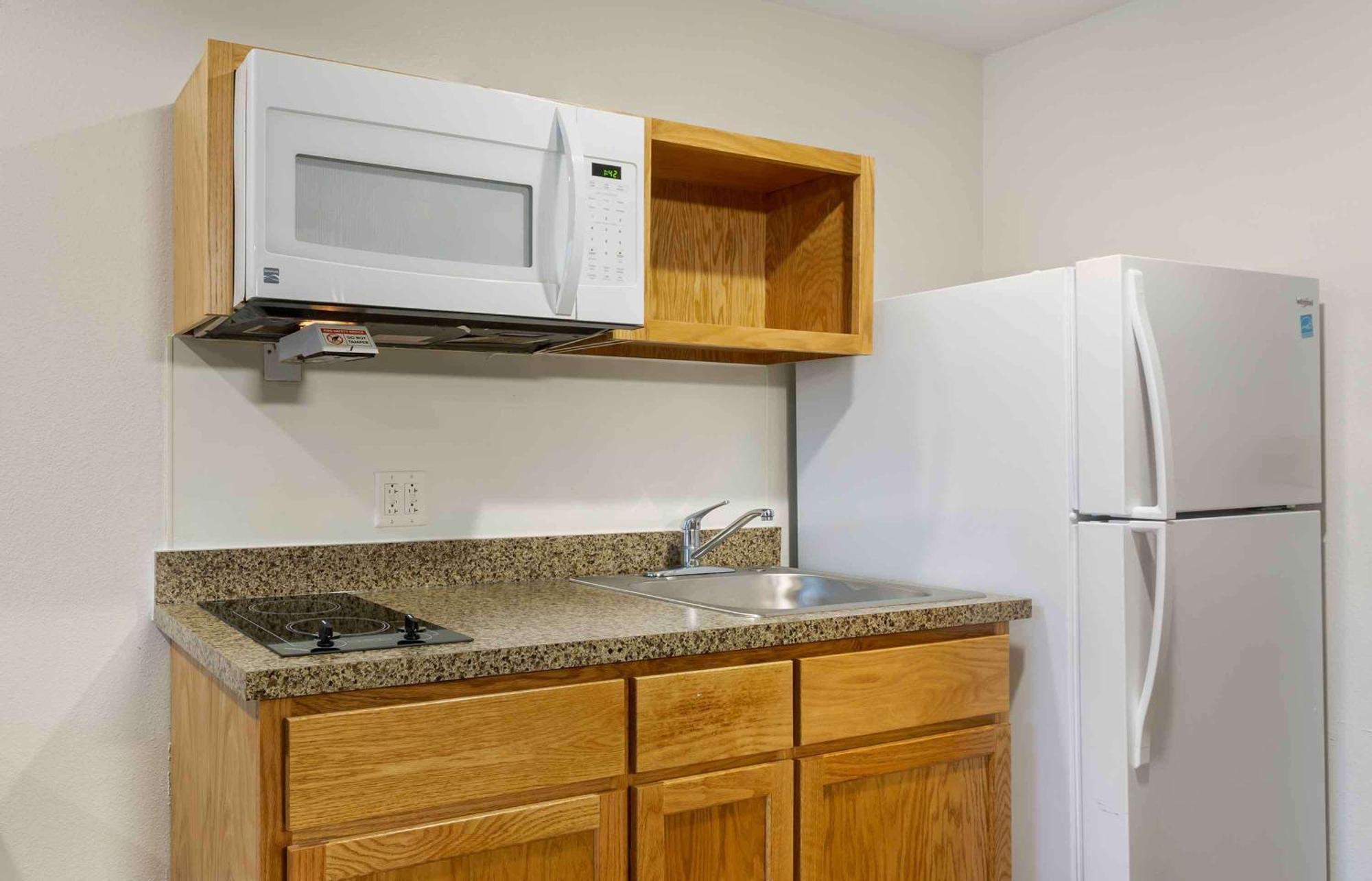 Extended Stay America Select Suites - Cleveland - Airport Bagian luar foto