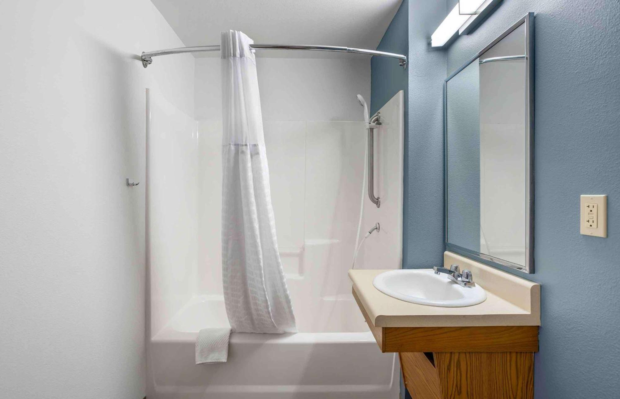 Extended Stay America Select Suites - Cleveland - Airport Bagian luar foto